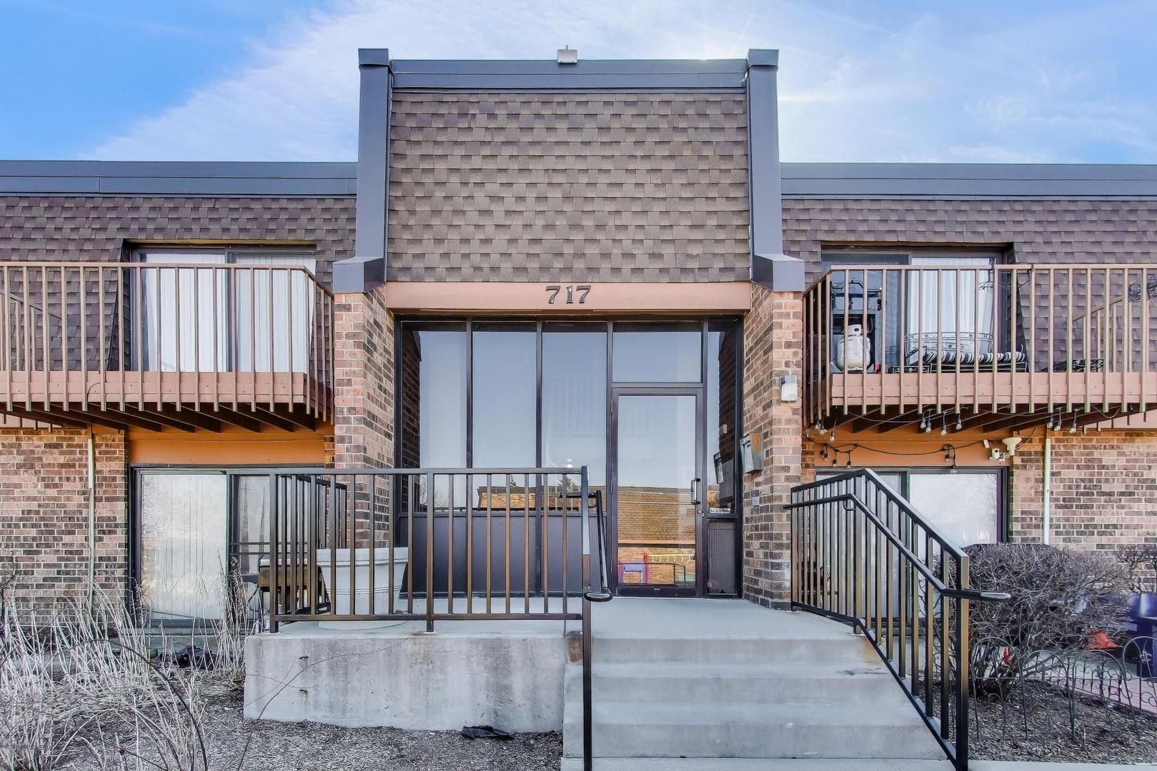 717 Killarney Court #2D — Schaumburg, IL 60193
