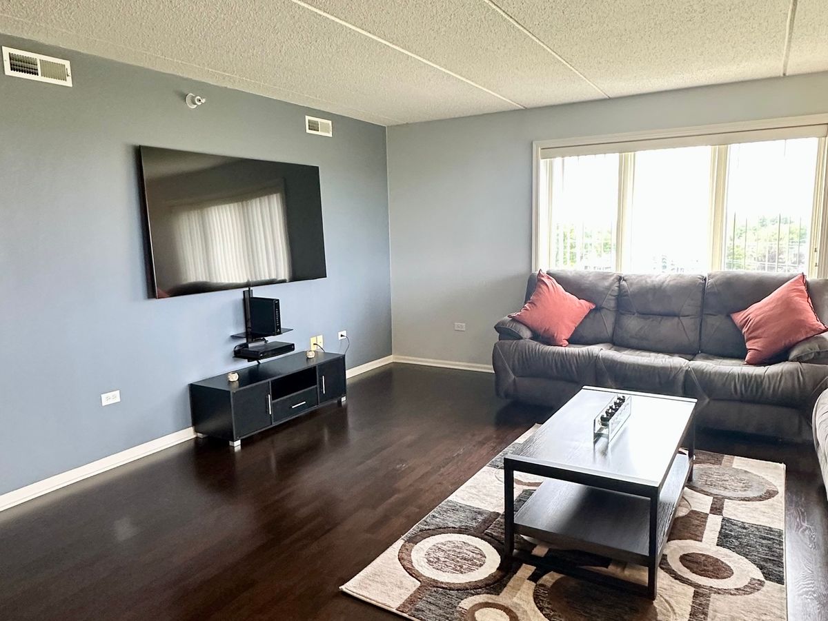 390 S Western Avenue #605, Des Plaines, IL 60016