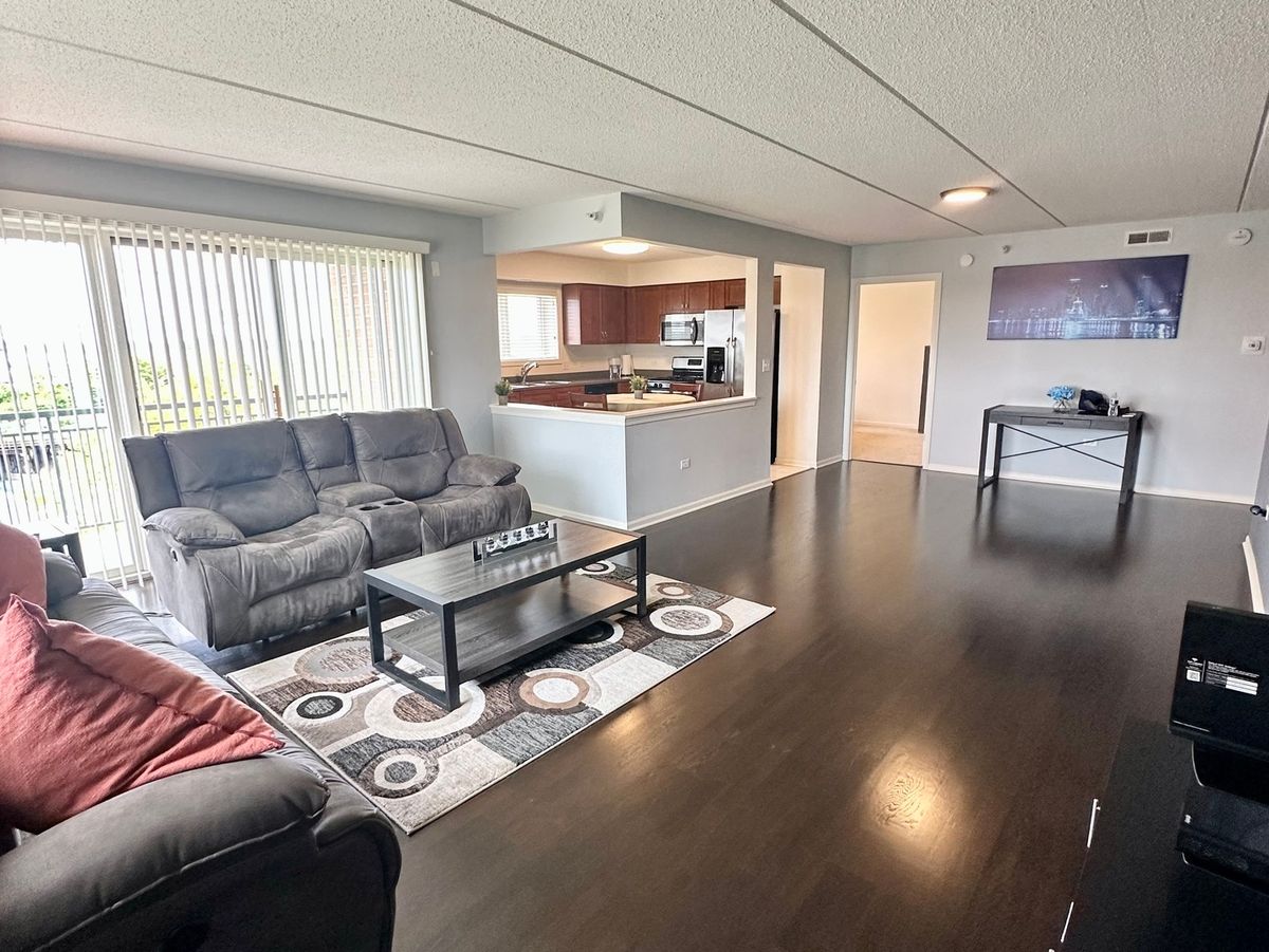 390 S Western Avenue #605, Des Plaines, IL 60016