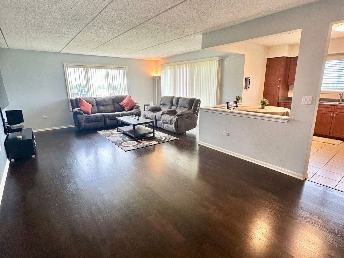390 S Western Avenue #605, Des Plaines, IL 60016