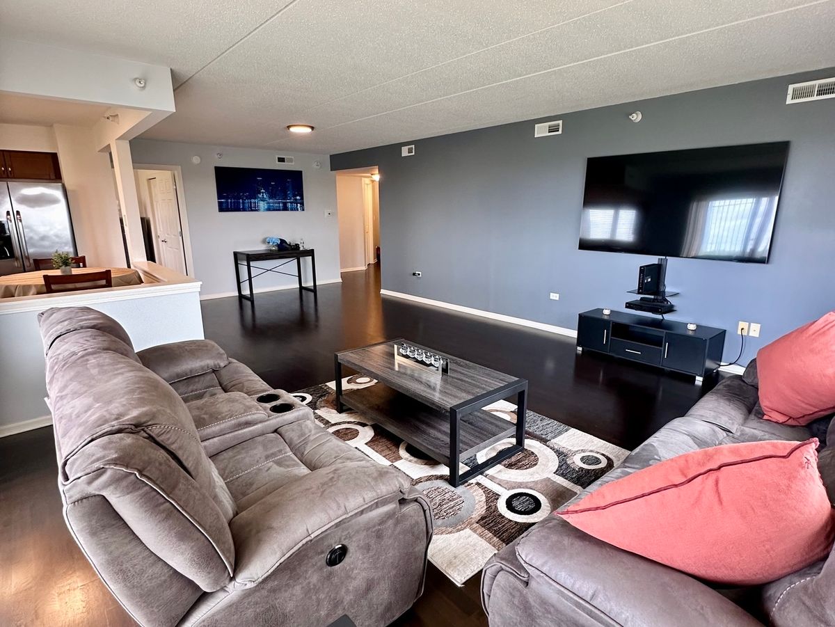 390 S Western Avenue #605, Des Plaines, IL 60016