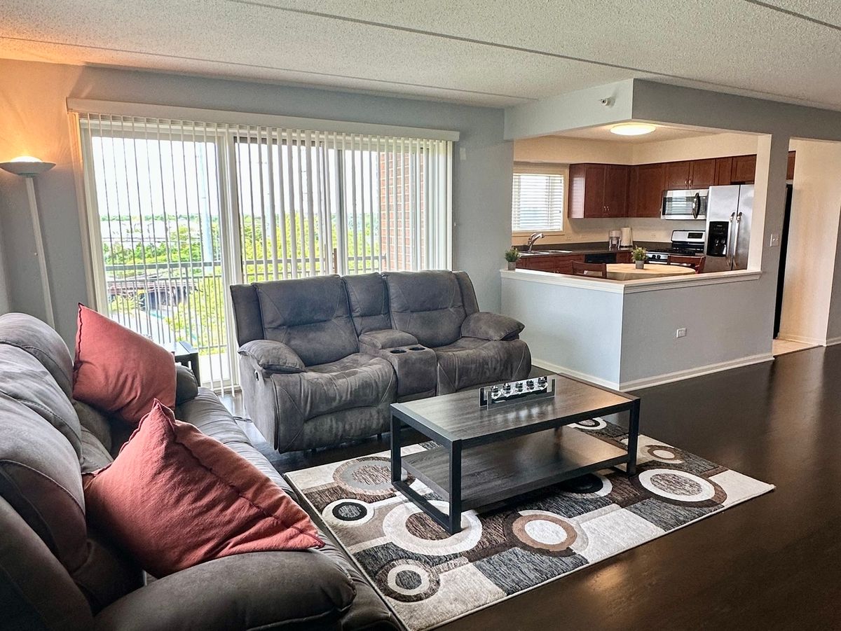 390 S Western Avenue #605, Des Plaines, IL 60016