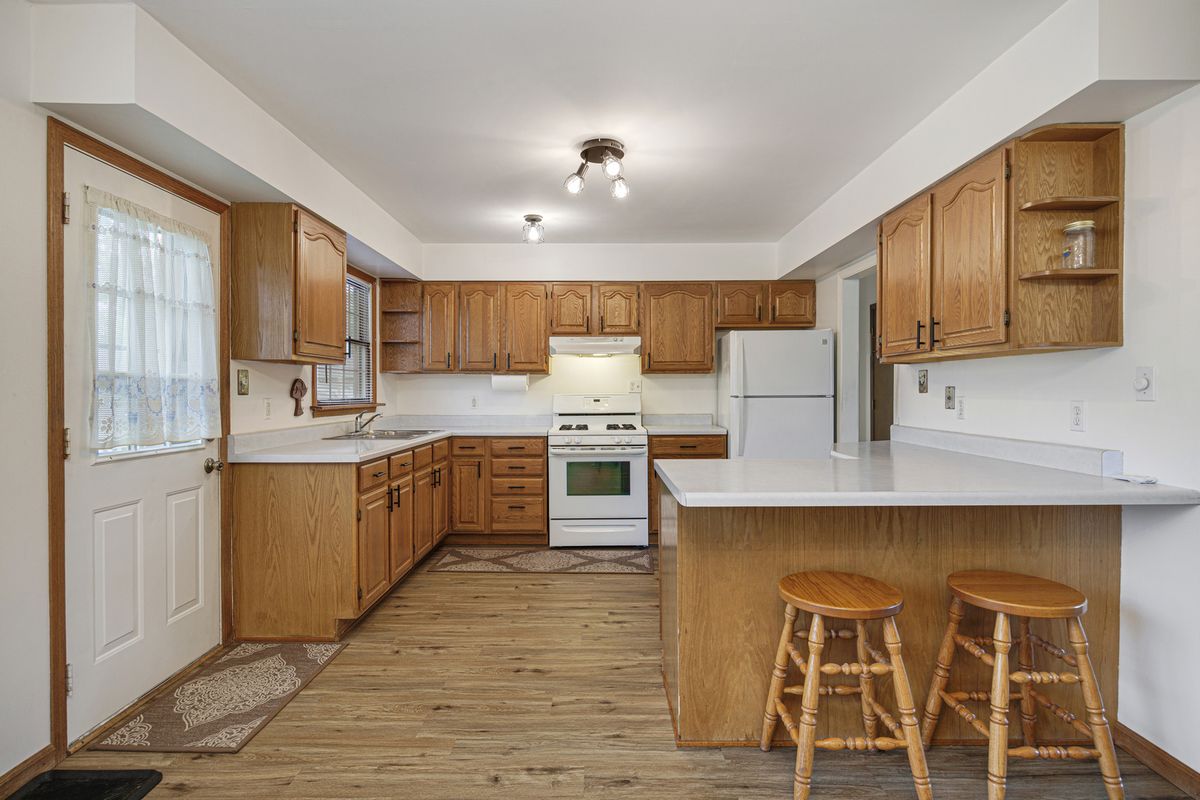 26 Miller Road, Lake In The Hills, IL 60156