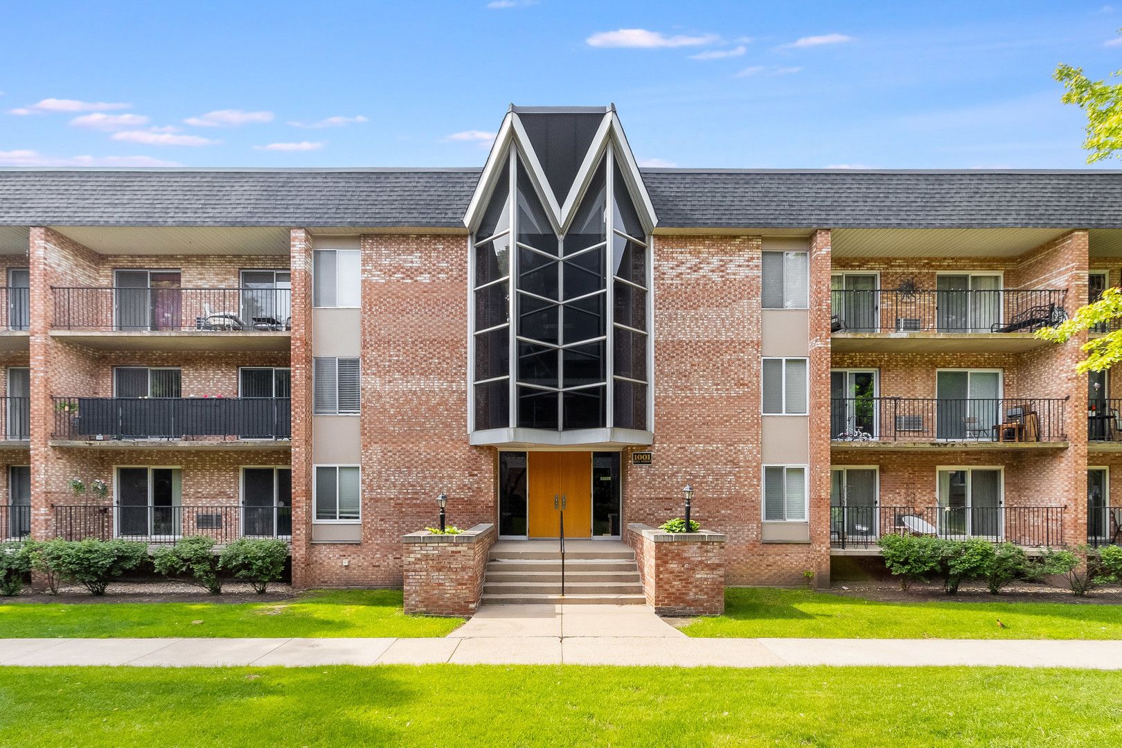 1001 N Mill Street #103 — Naperville, IL 60563