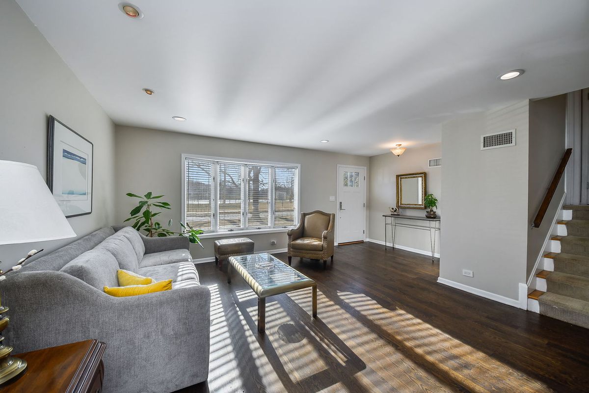 541 Park Row, Glen Ellyn, IL 60137