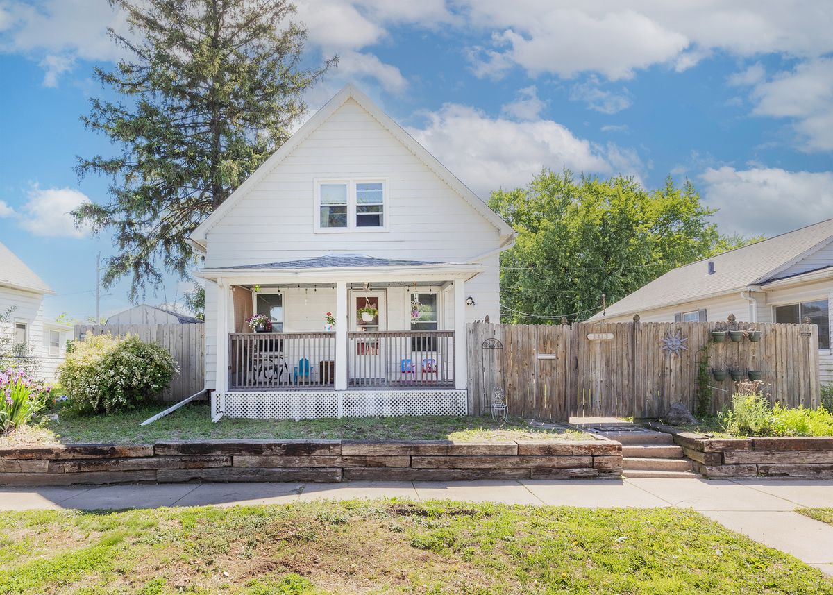 1413 40th Street, Rock Island, IL 61201