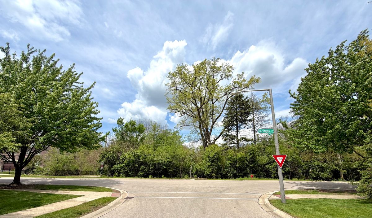 24w554 Burlington Avenue, Naperville, IL 60563