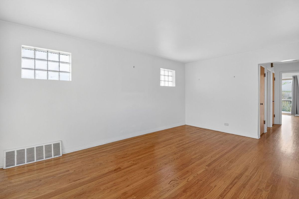 2213 Park Avenue, North Riverside, IL 60546