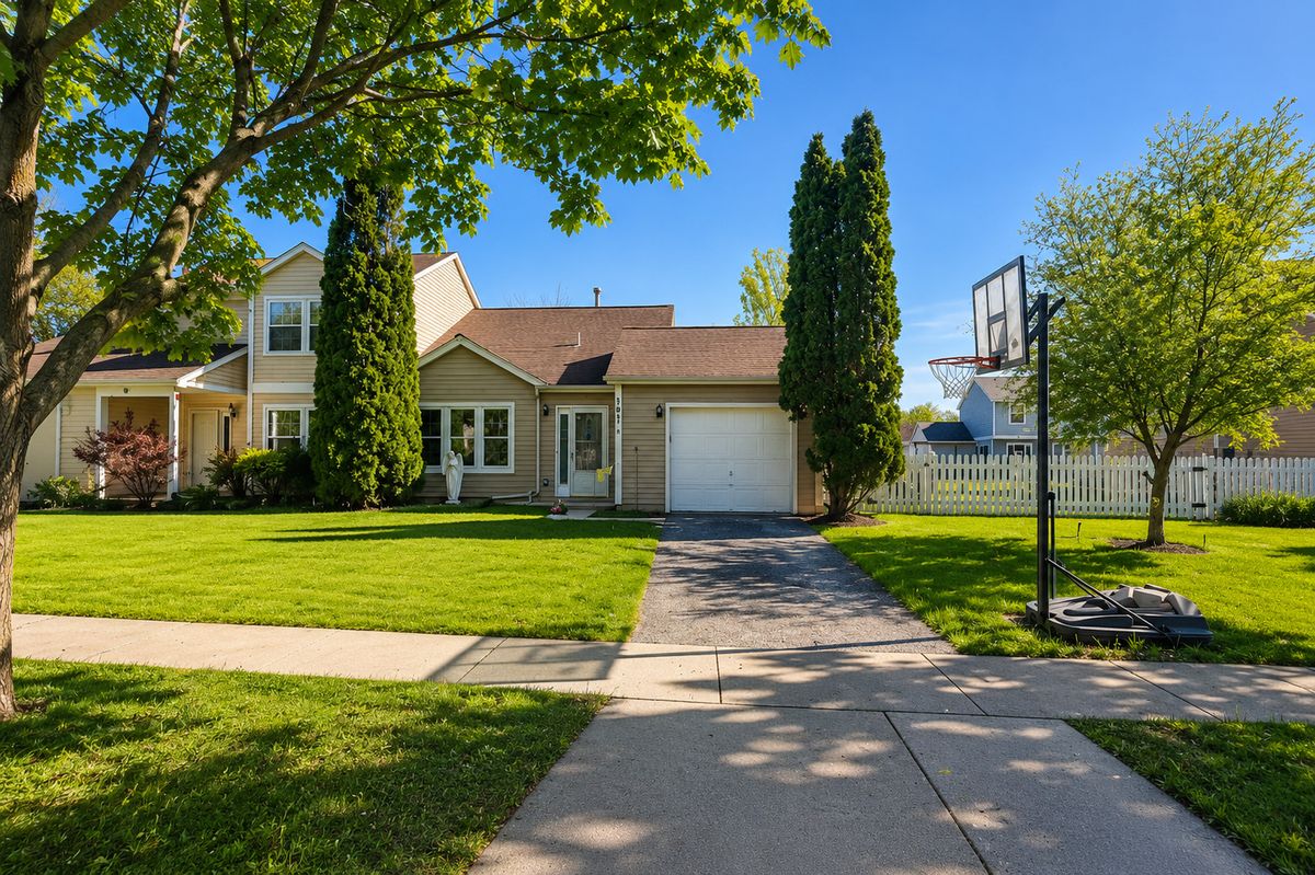 387 Chaparral Circle #387, Elgin, IL 60120
