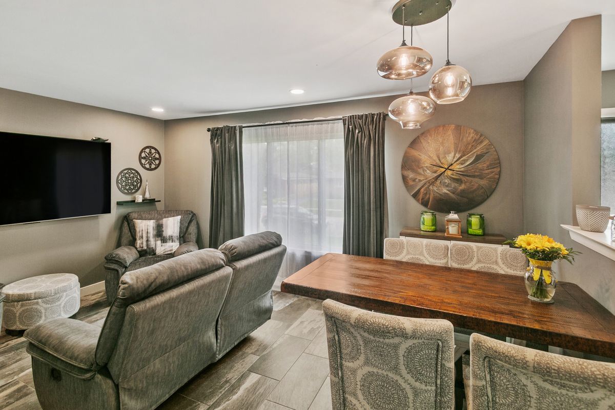 383 PARK Avenue, Wheeling, IL 60090
