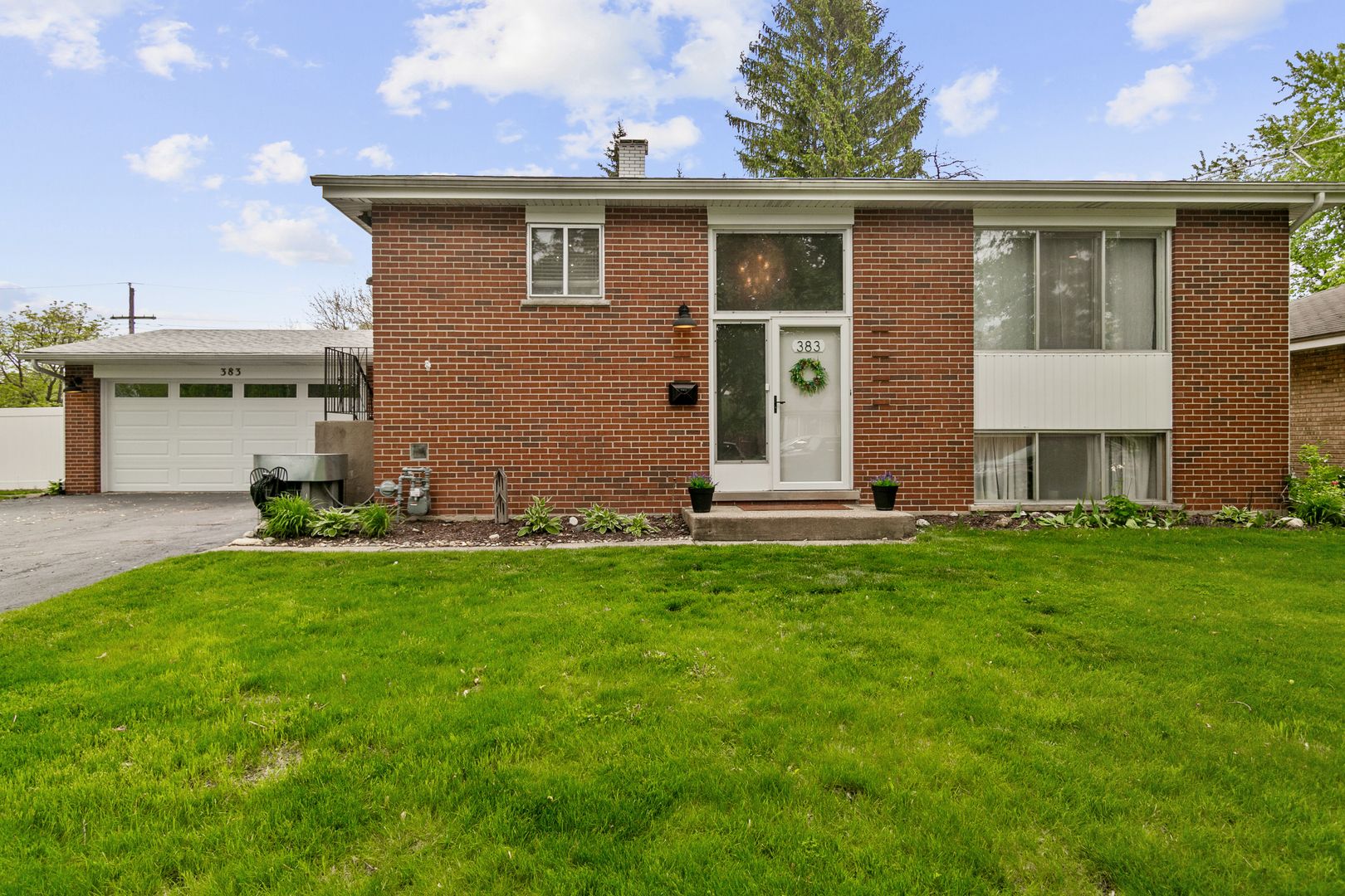 383 PARK Avenue — Wheeling, IL 60090