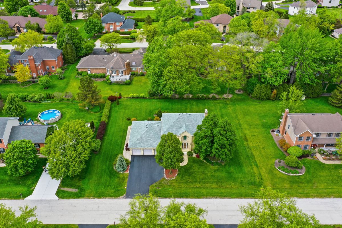 406 Woodview Drive, Prospect Heights, IL 60070
