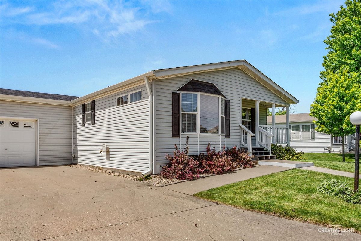 463 Meadowlark Circle #B, Sandwich, IL 60548