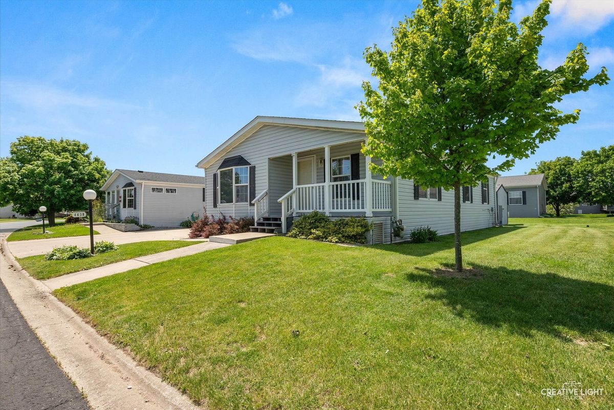 463 Meadowlark Circle #B, Sandwich, IL 60548