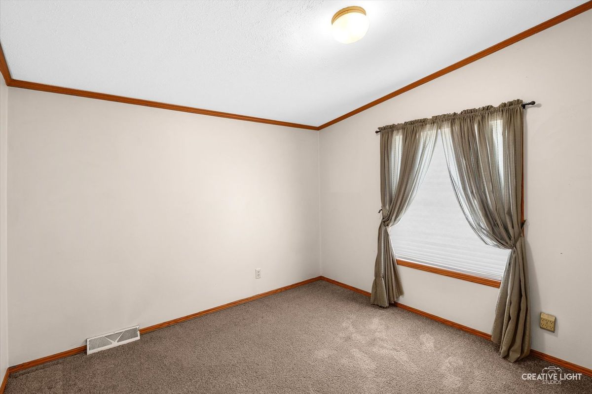 463 Meadowlark Circle #B, Sandwich, IL 60548