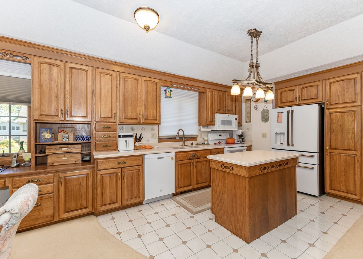 858 45th Avenue, East Moline, IL 61244