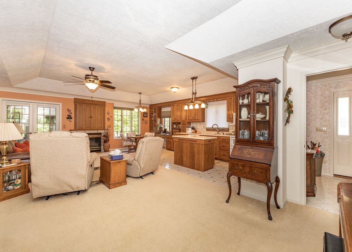 858 45th Avenue, East Moline, IL 61244