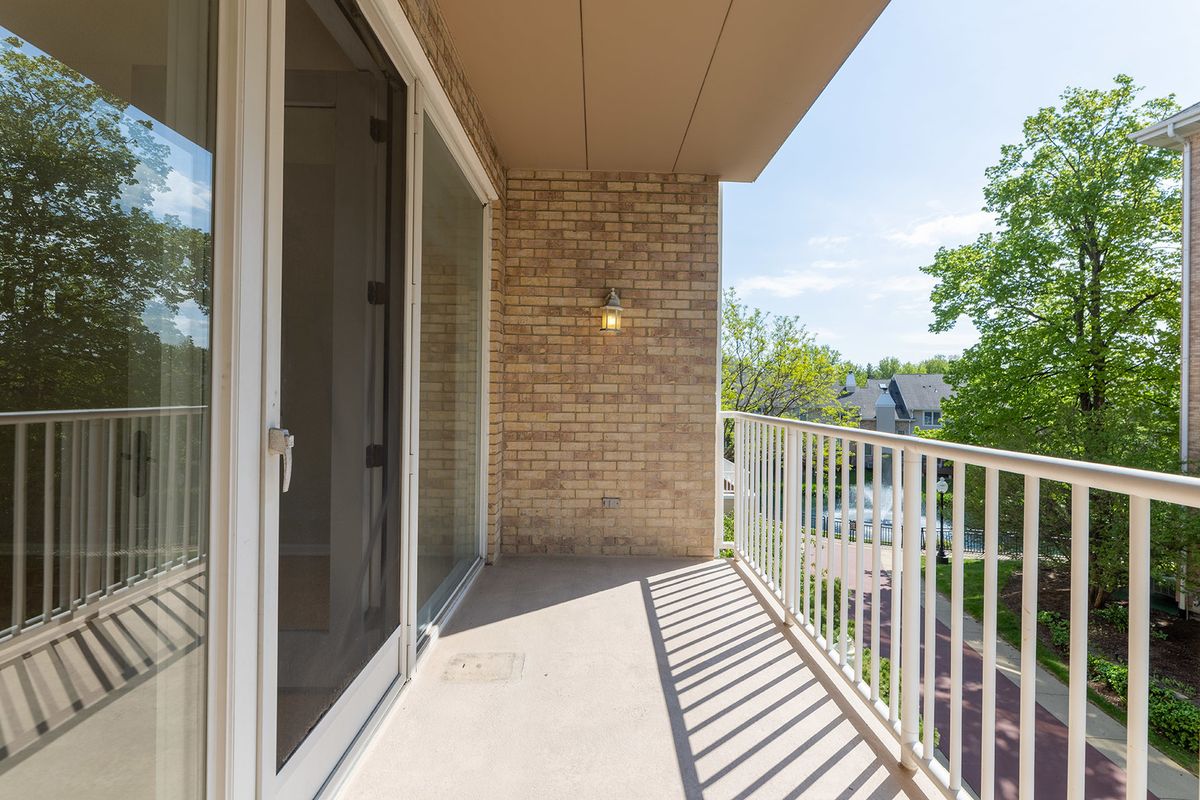 1715 Pavilion Way #307, Park Ridge, IL 60068