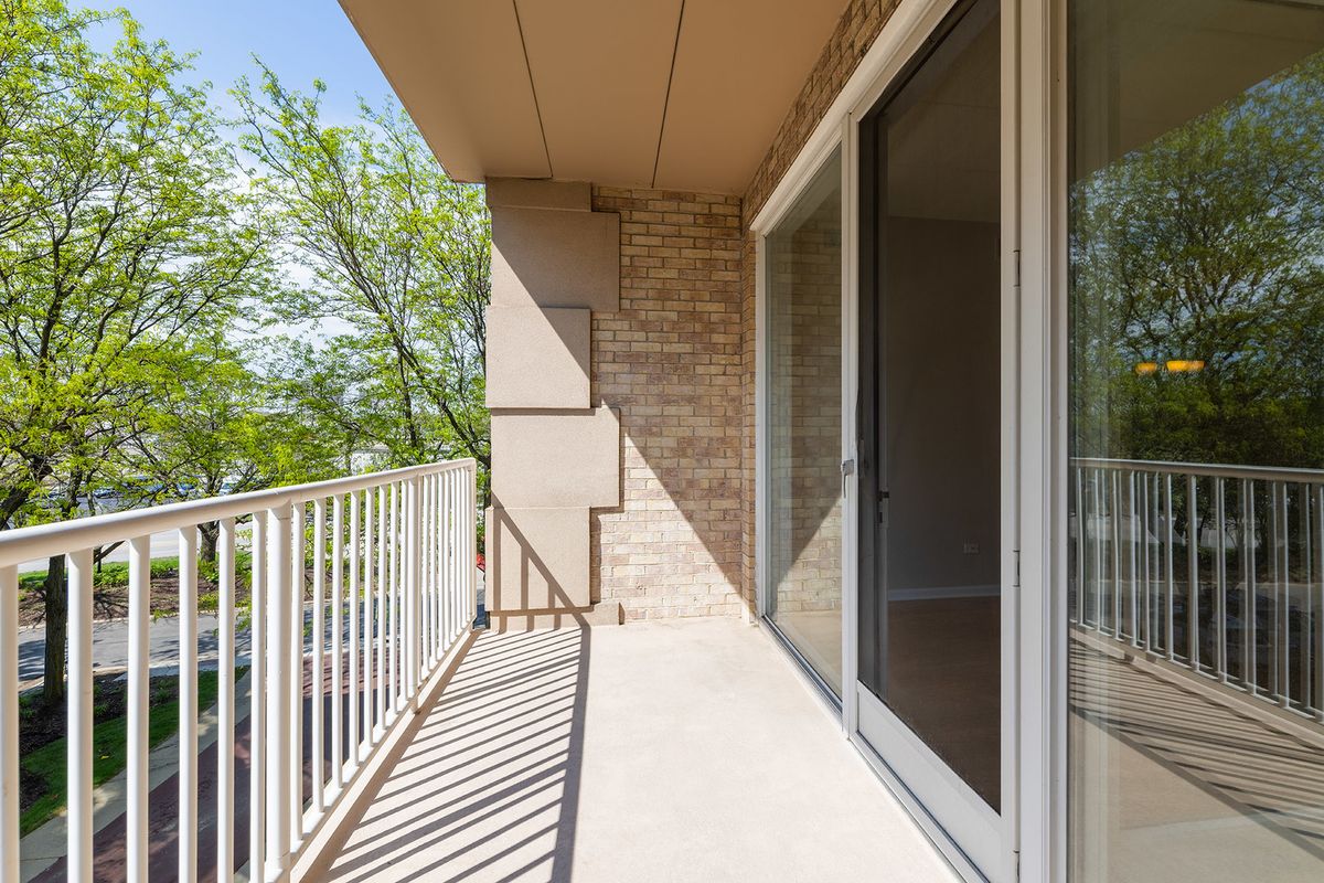 1715 Pavilion Way #307, Park Ridge, IL 60068