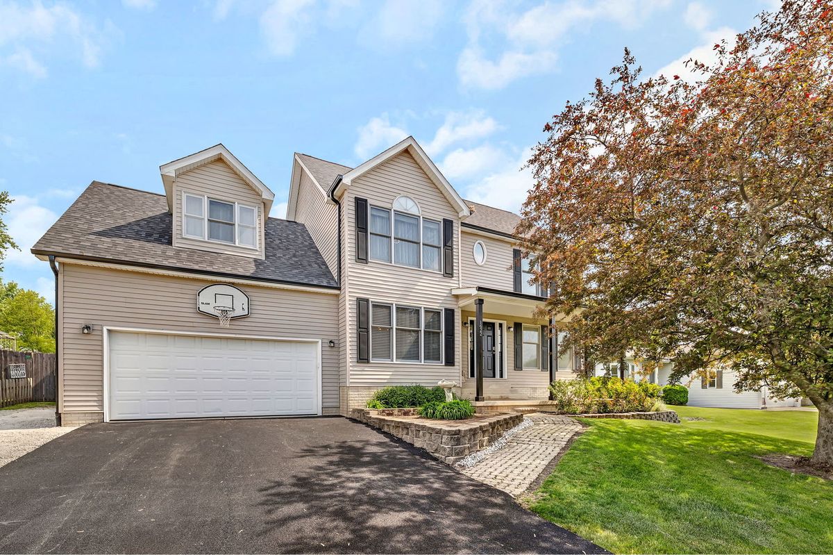 1622 Holiday Dr, Lake Holiday, IL 60548