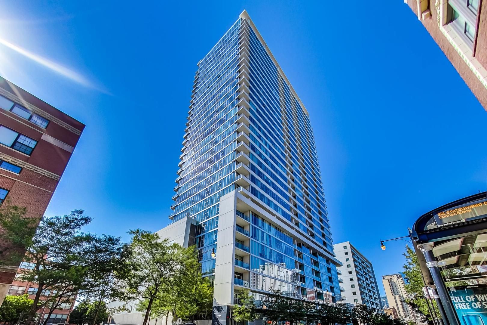 1720 S Michigan Avenue #2115 — Chicago, IL 60616