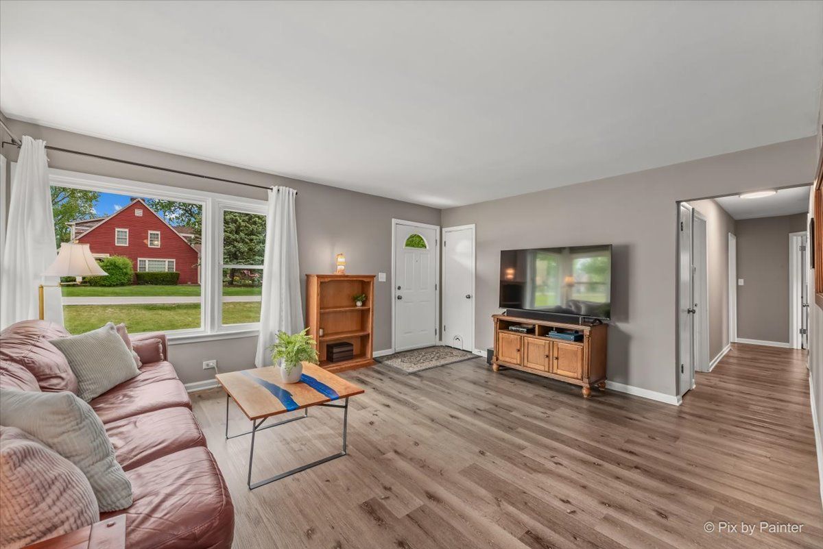 902 W Stonemill Avenue, Addison, IL 60101