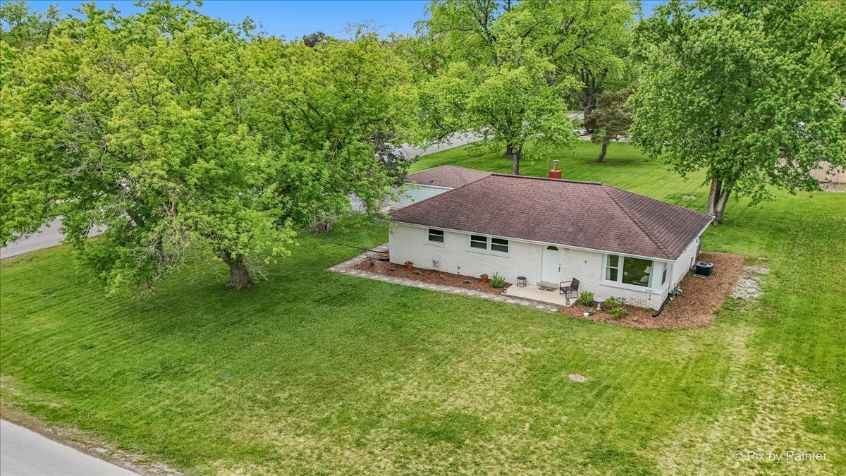 902 W Stonemill Avenue, Addison, IL 60101