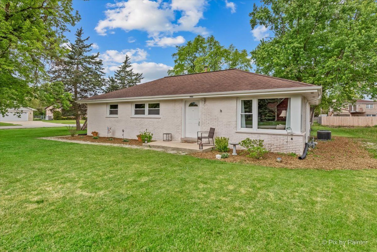 902 W Stonemill Avenue, Addison, IL 60101