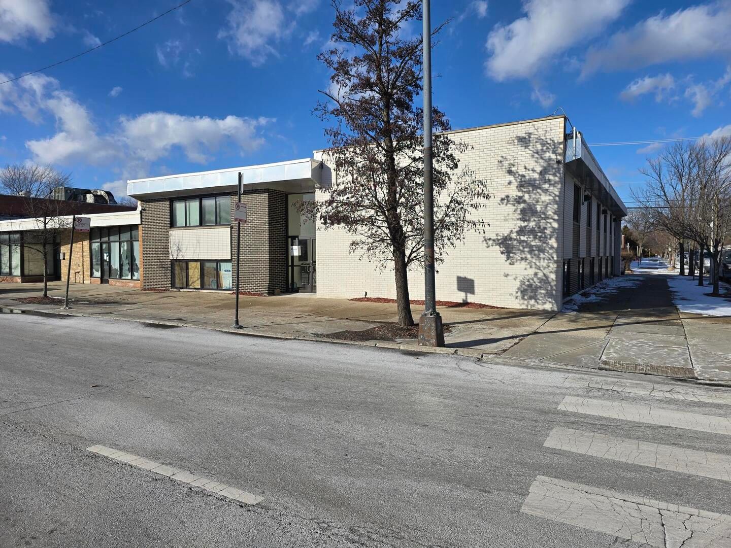 3530 W Peterson Avenue — Chicago, IL 60659
