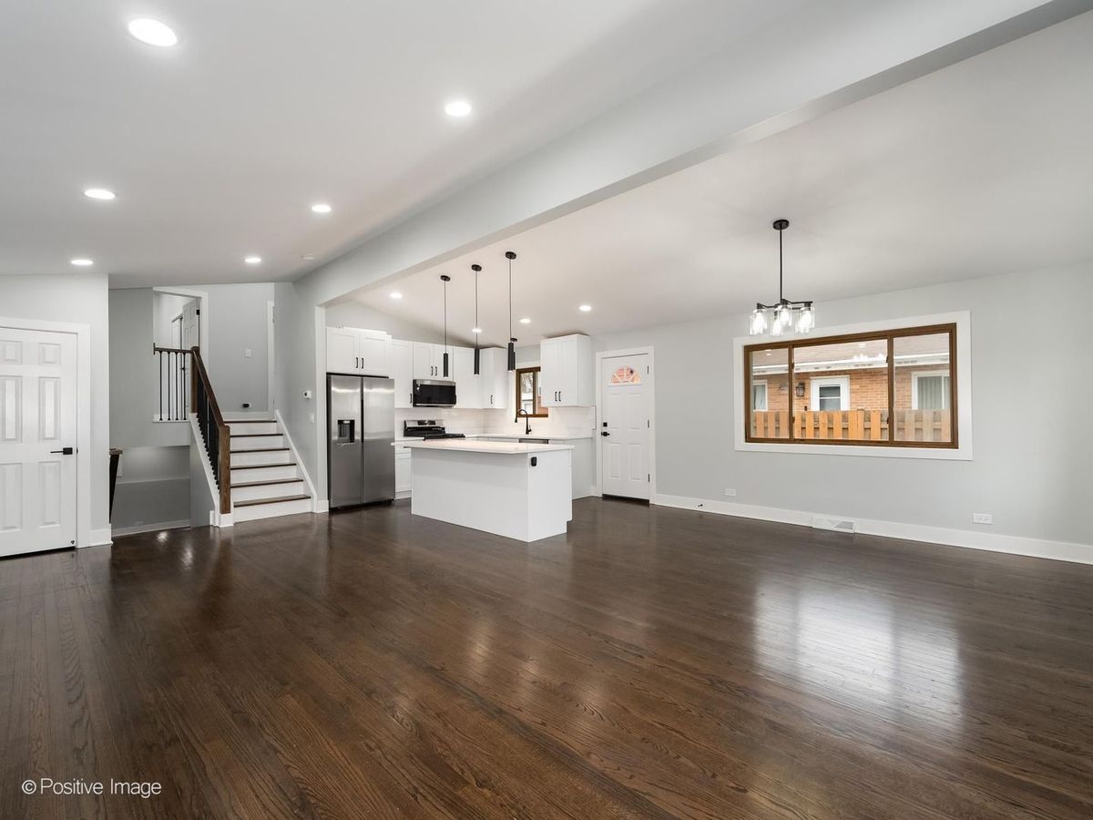 8429 MASON Avenue, Morton Grove, IL 60053