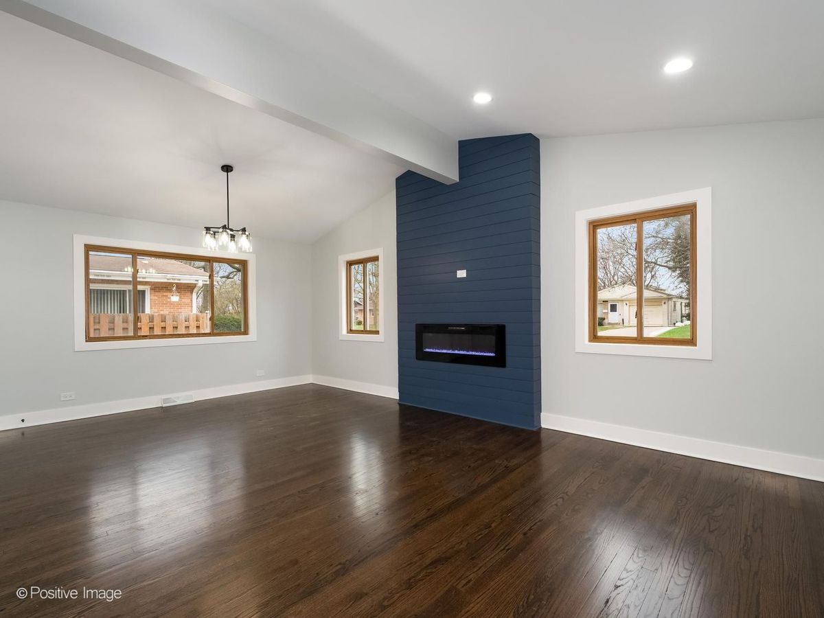 8429 MASON Avenue, Morton Grove, IL 60053