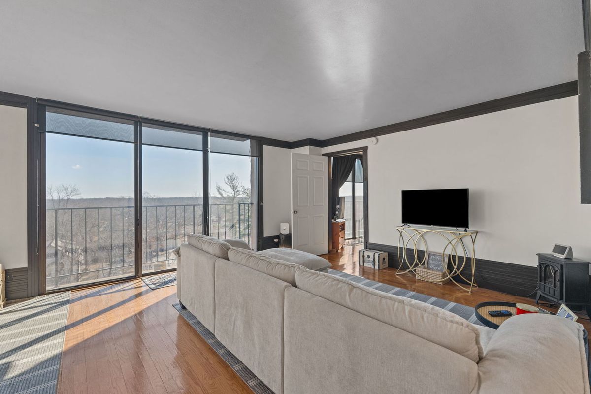 1800 7th Street #10E, East Moline, IL 61244
