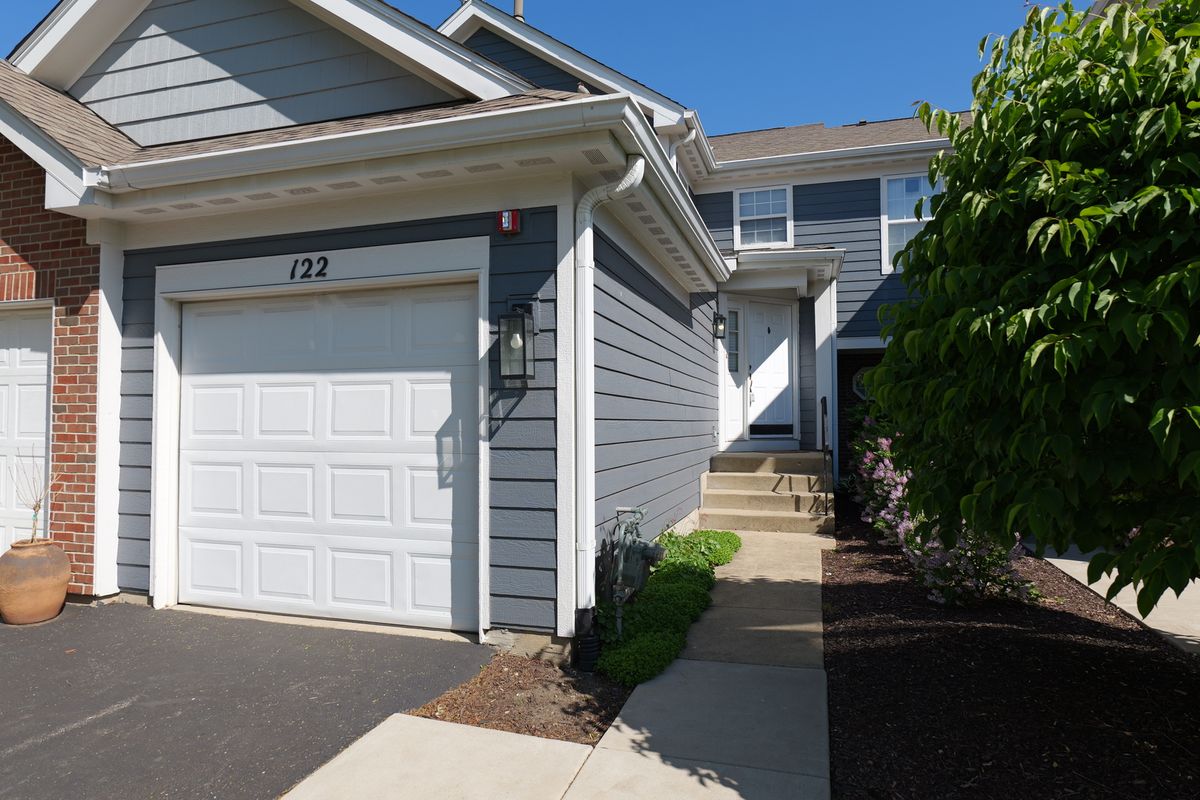 122 Kennebunk Court, Glendale Heights, IL 60139