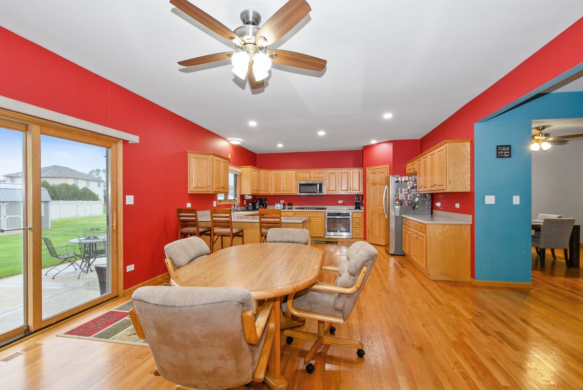 815 Meadow Path, Manteno, IL 60950