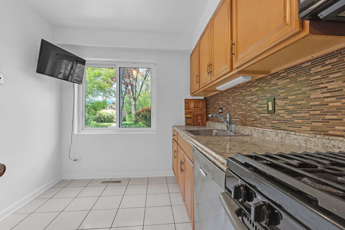 1534 Palmgren Drive, Glenview, IL 60025