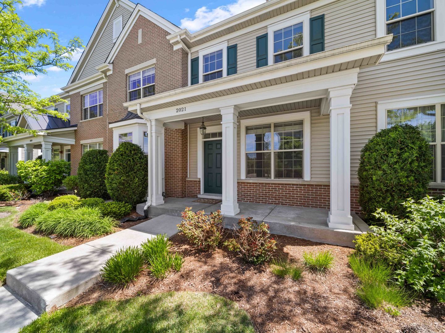 2021 Dauntless Drive — Glenview, IL 60026