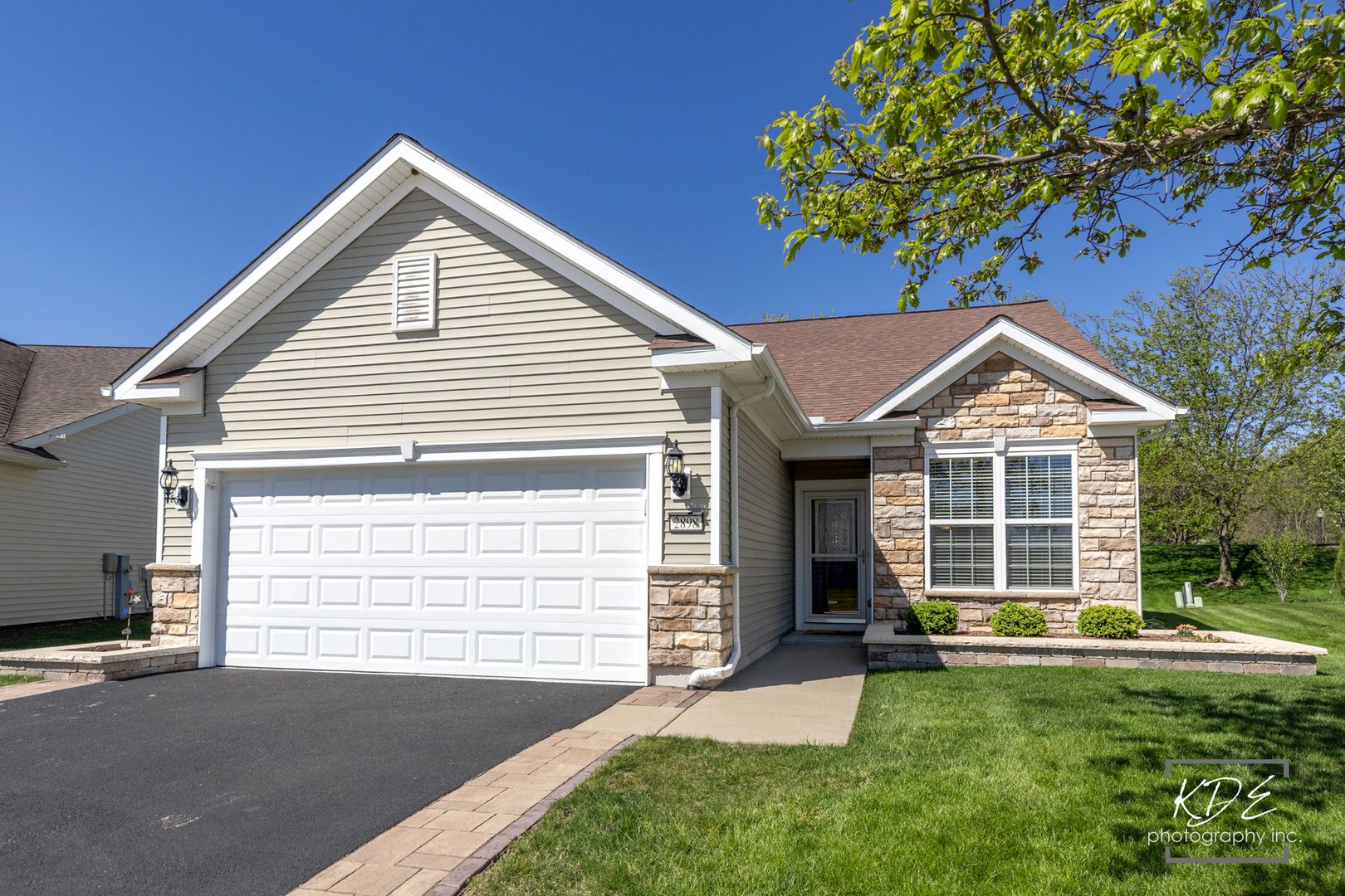2898 Stoney Creek Drive — Elgin, IL 60124