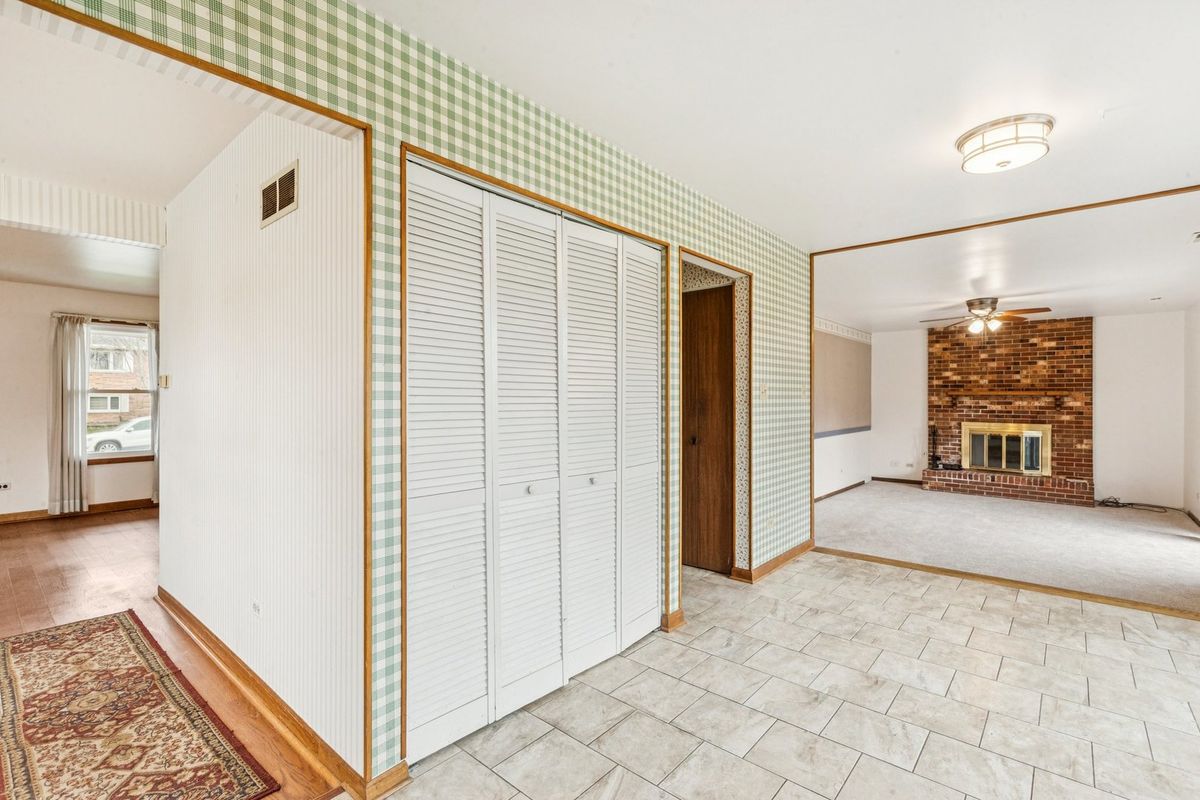 18604 Carpenter Street, Homewood, IL 60430