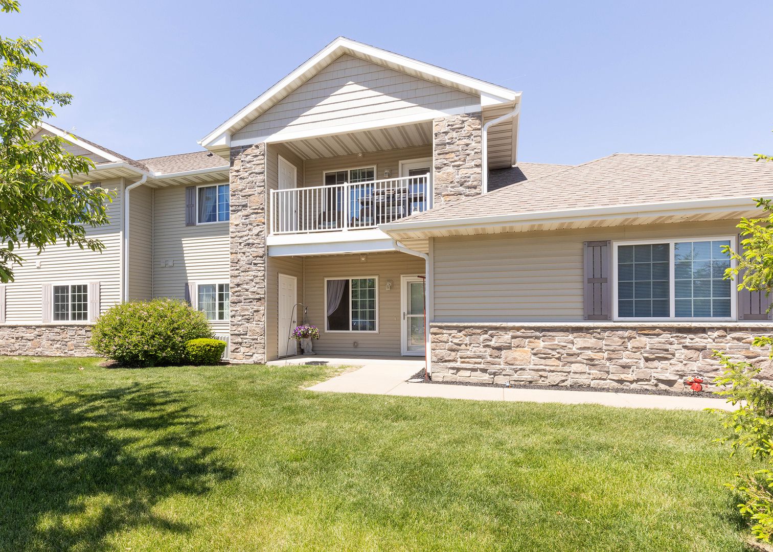240 E Franklin Street #204 — Eldridge, IA 52748