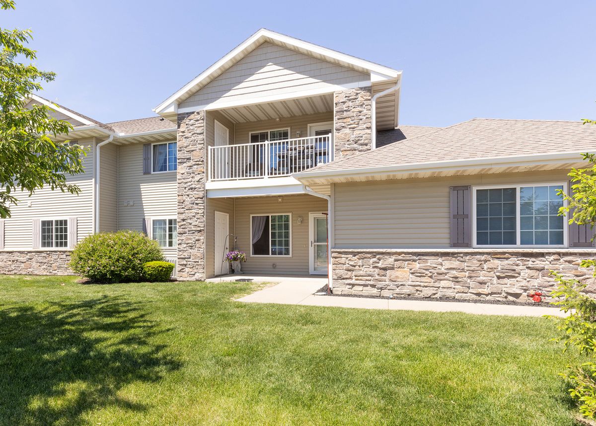240 E Franklin Street #204, Eldridge, IA 52748