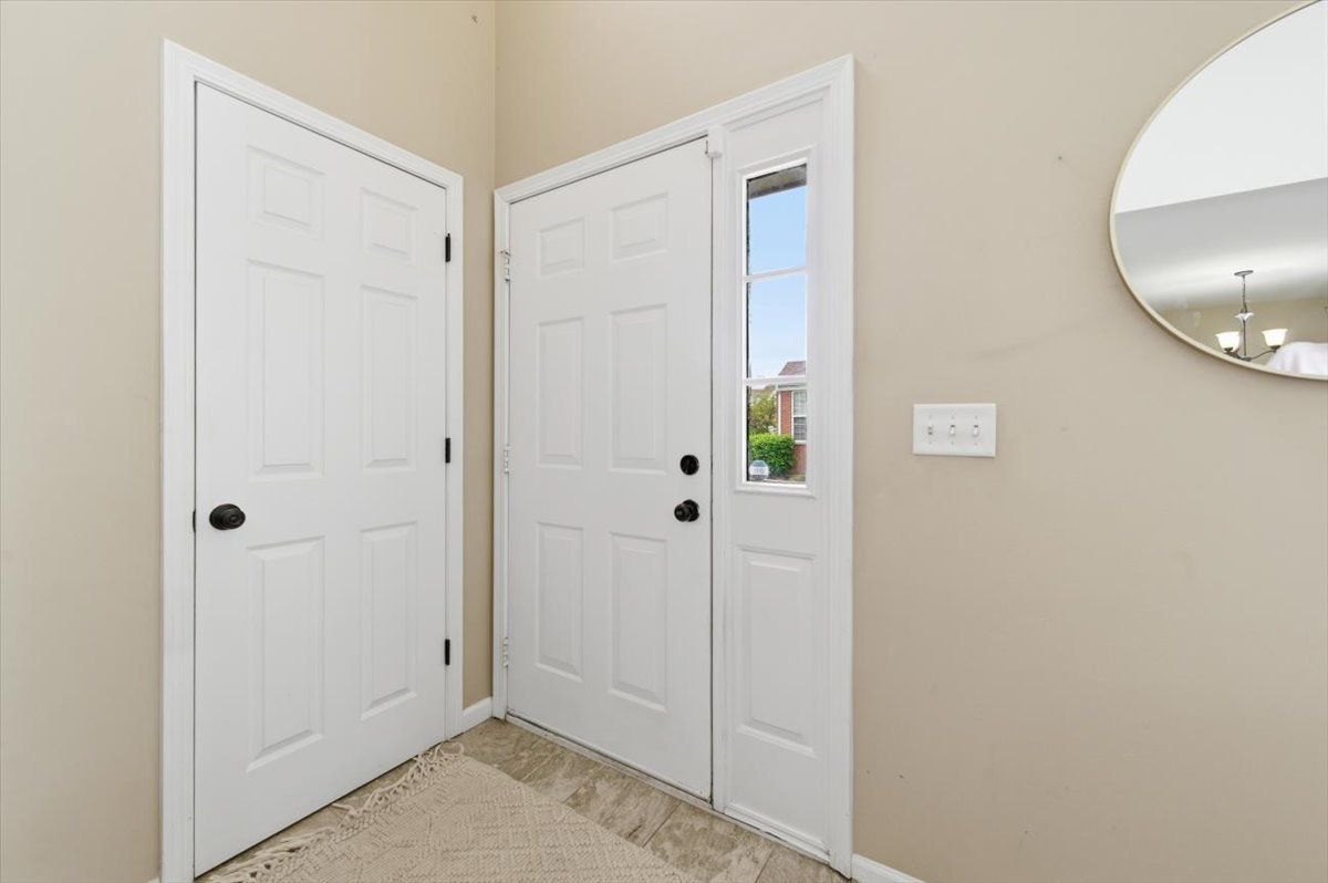 70 Regent Drive, Gilberts, IL 60136