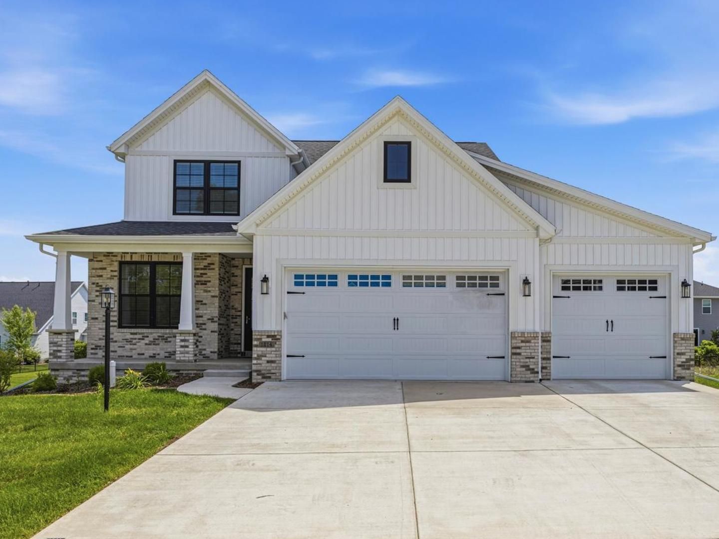 1214 Briarwood Lane — Mahomet, IL 61853