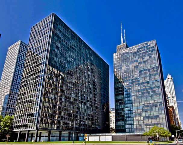 900 LAKE SHORE Drive, Chicago, IL 60611