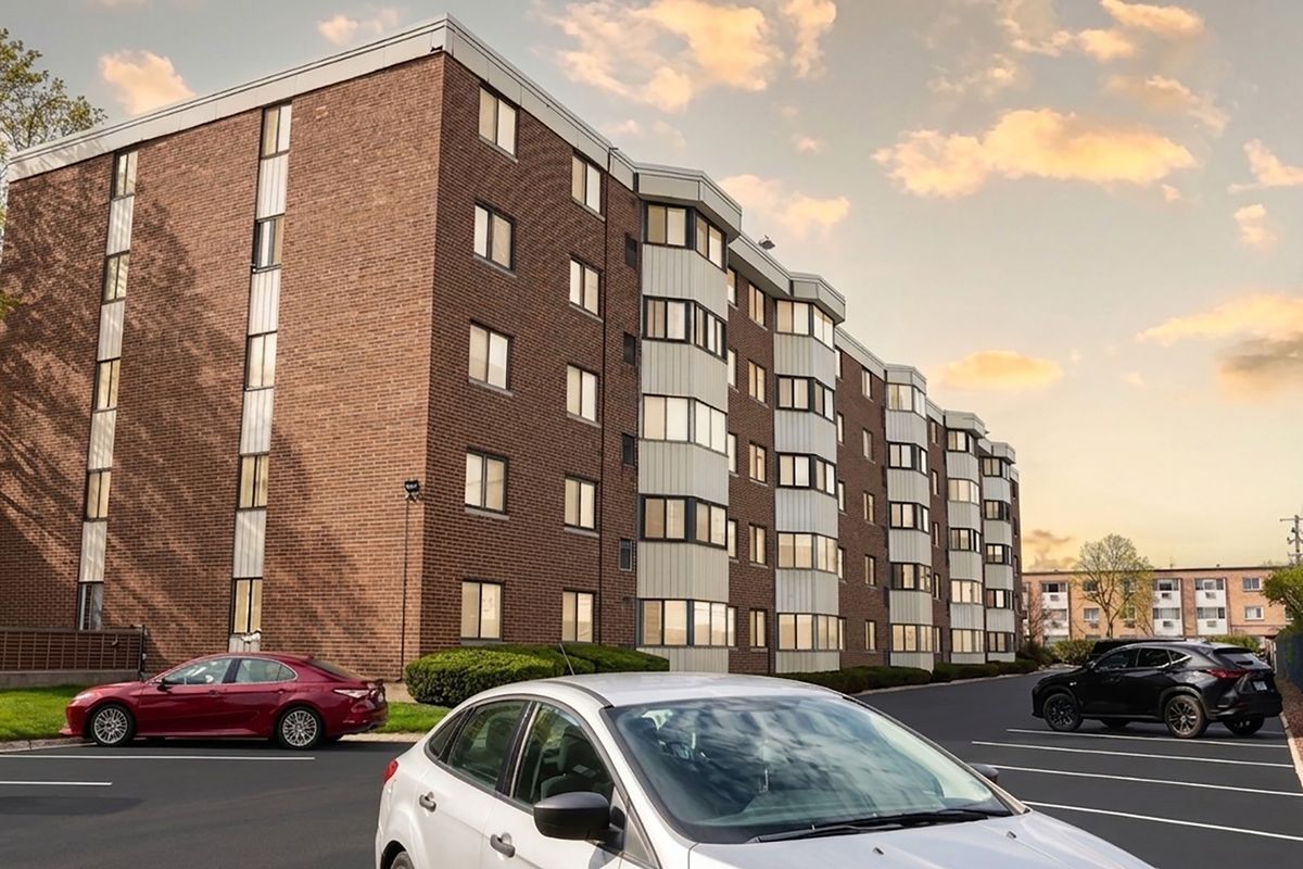 5500 Lincoln Avenue #510-E, Morton Grove, IL 60053