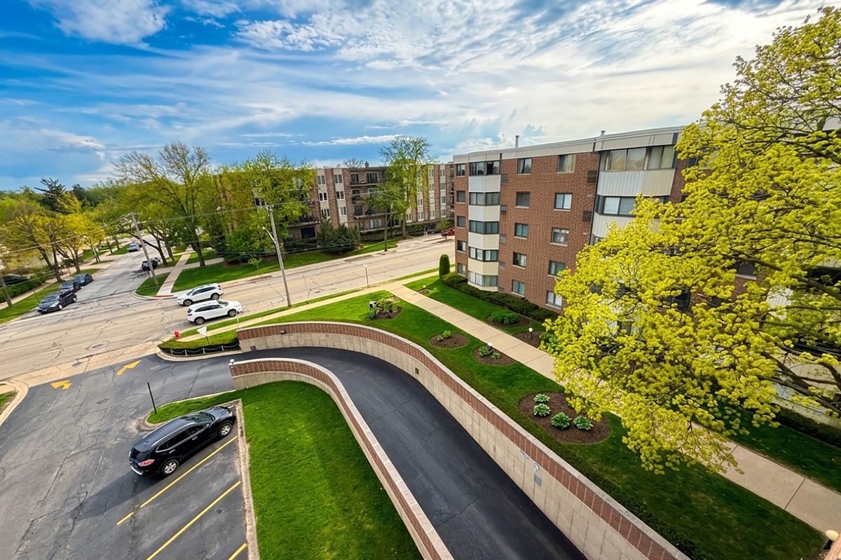 5500 Lincoln Avenue #510-E, Morton Grove, IL 60053