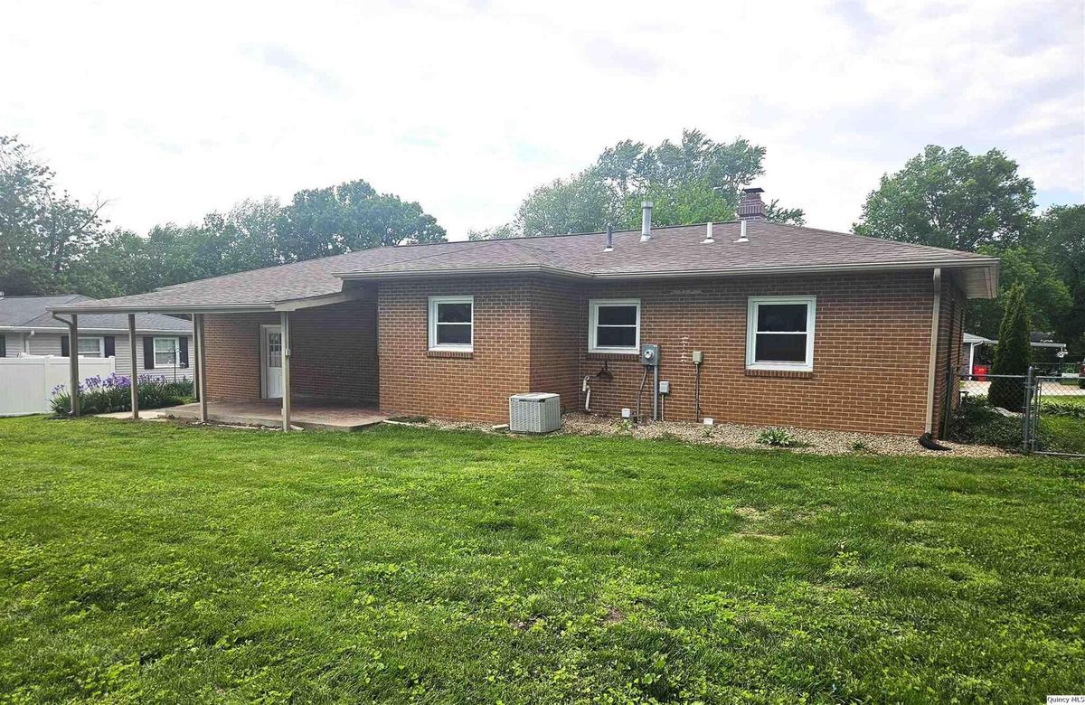 5128 Ri Dora Drive, Quincy, IL 62305