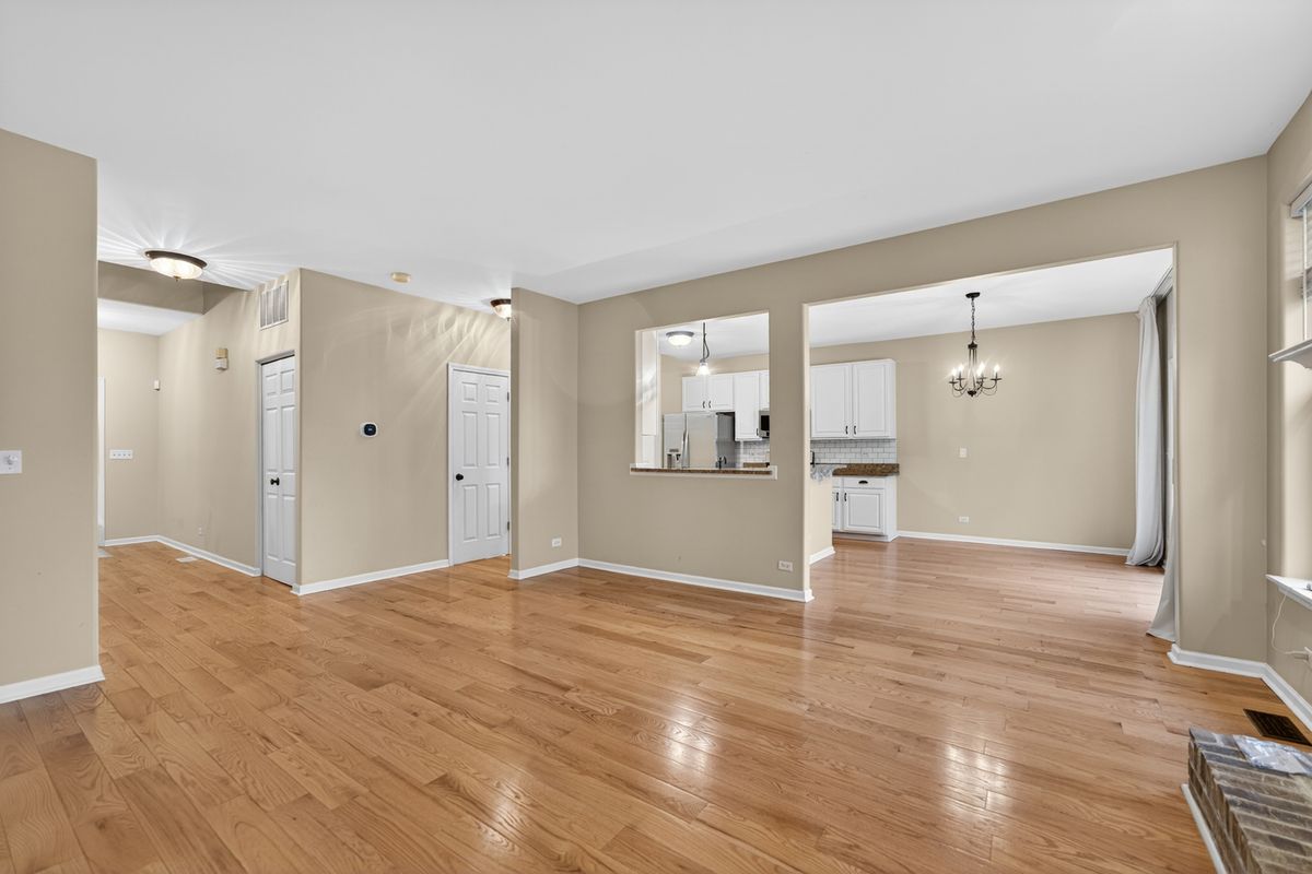 3013 Tangley Oaks Trail, Lisle, IL 60532