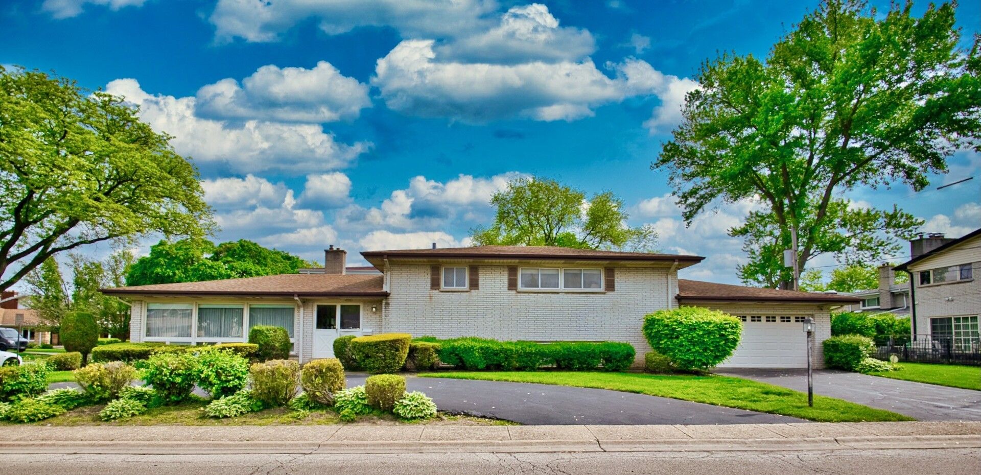 4351 W Chase Avenue — Lincolnwood, IL 60712