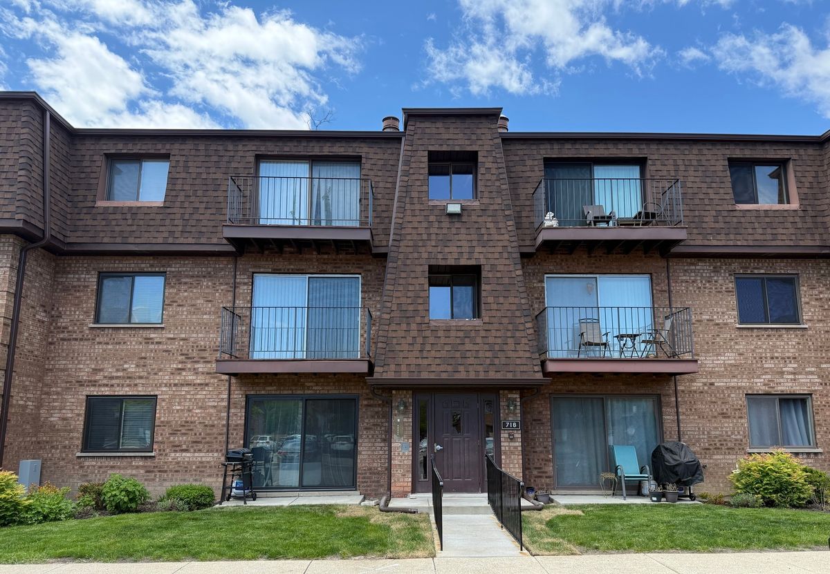 718 Cobblestone Circle, Glenview, IL 60025