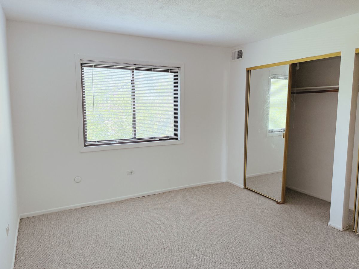 718 Cobblestone Circle #C, Glenview, IL 60025